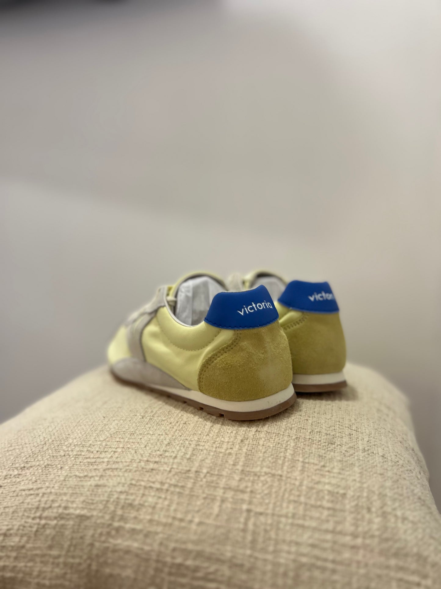 Ténis Vitória amarelo manteiga