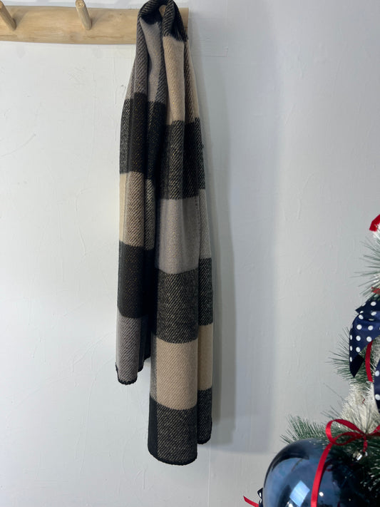 Cachecol xadrez preto e beje