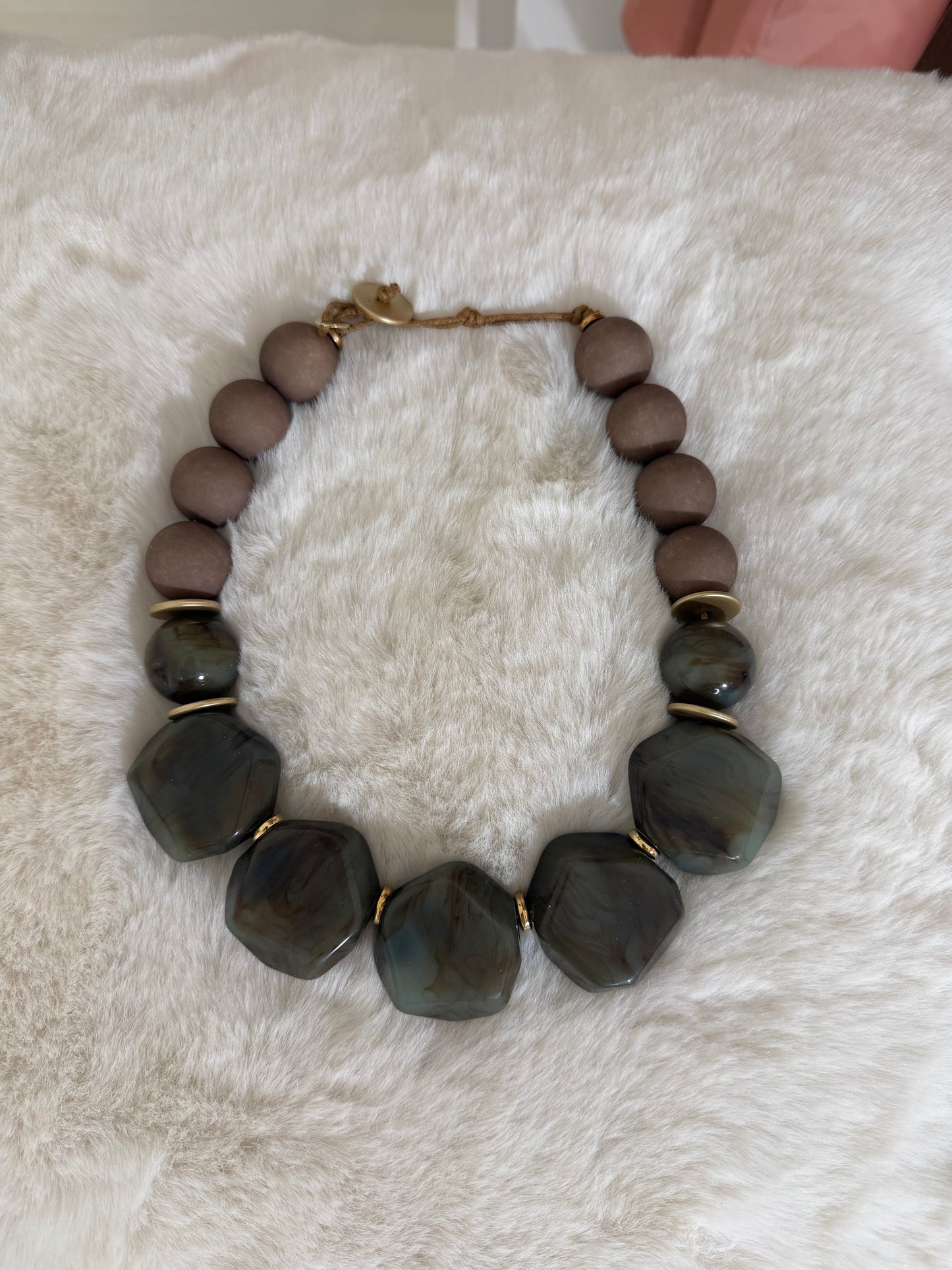 Colar taupe/green