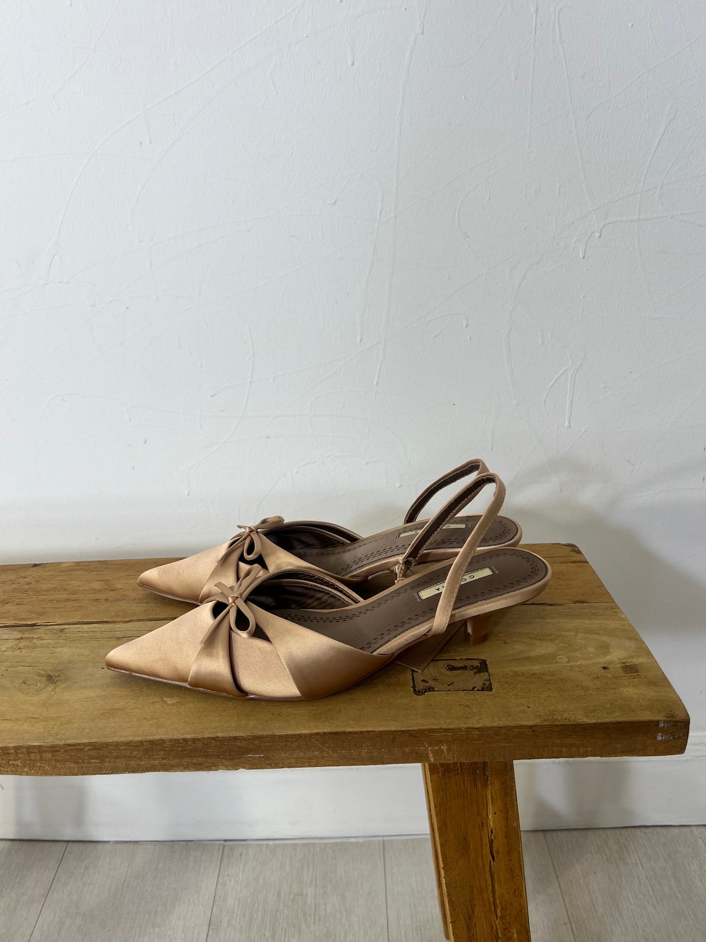 Sapatos cetim camel