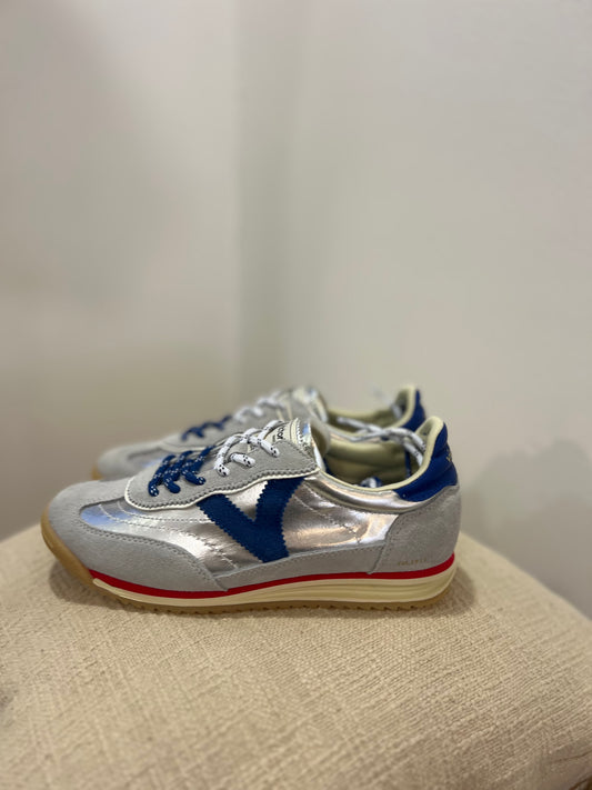 Ténis Vitória prata