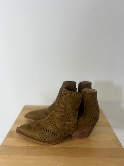 Botins Corina camel