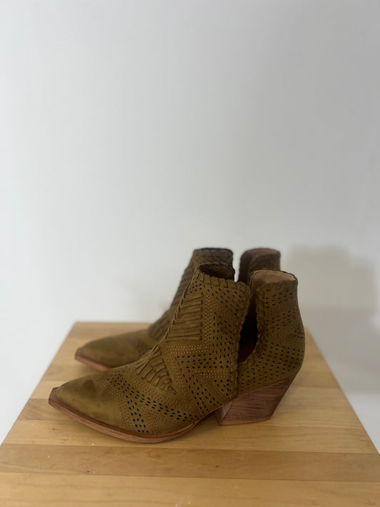 Botins Corina camel