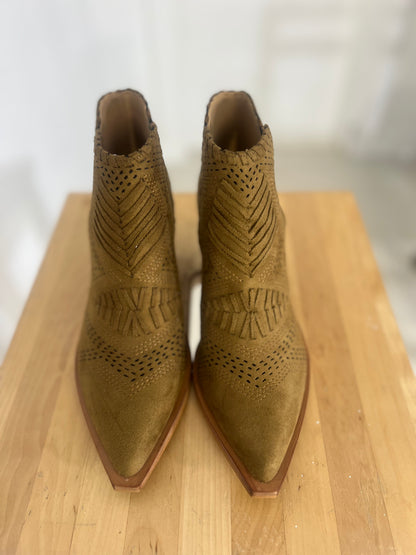Botins Corina camel