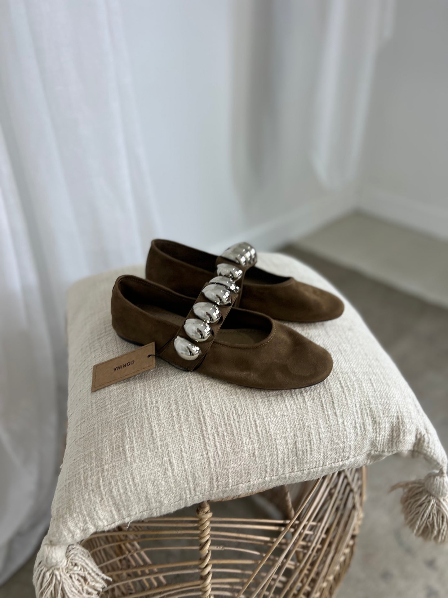 Sapatos Mary Jane tachas