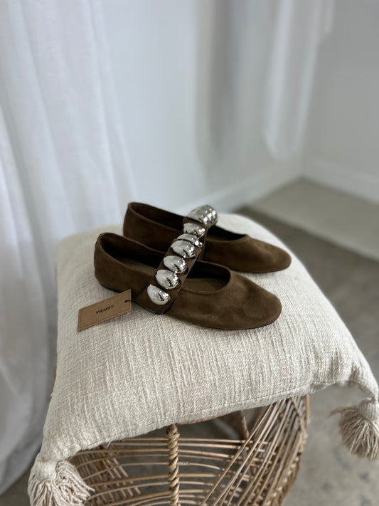 Sapatos Mary Jane tachas