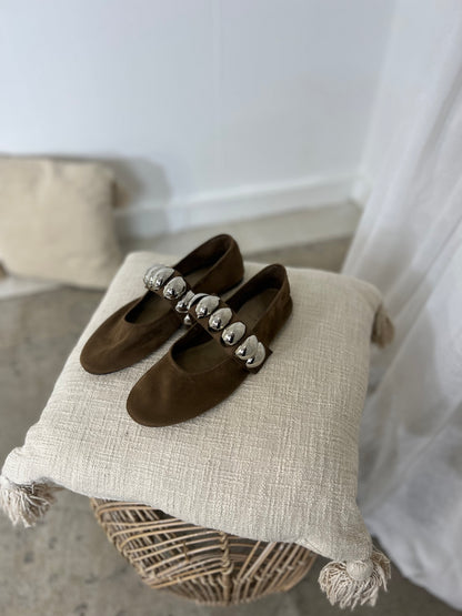Sapatos Mary Jane tachas