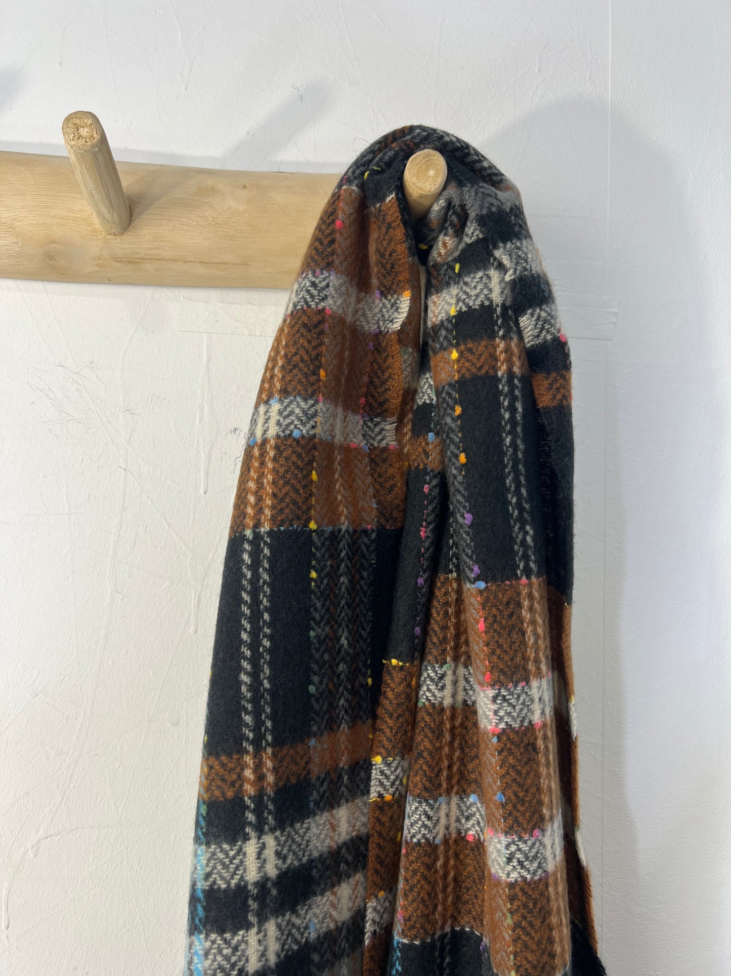 Cachecol xadrez preto/ castanho